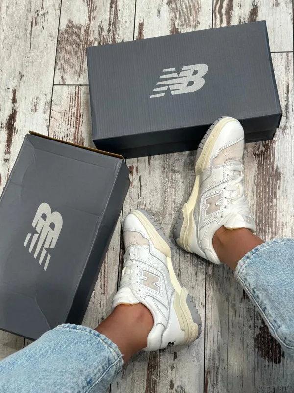 ⁦נעלי NEW BALANCE 550 -  לבן שמנת⁩ – תמונה ⁦2⁩